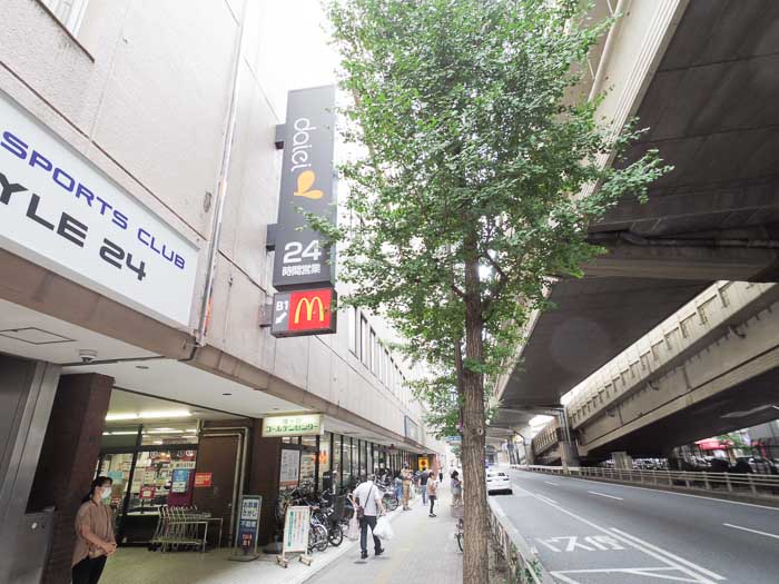 幡ヶ谷駅前のスーパー