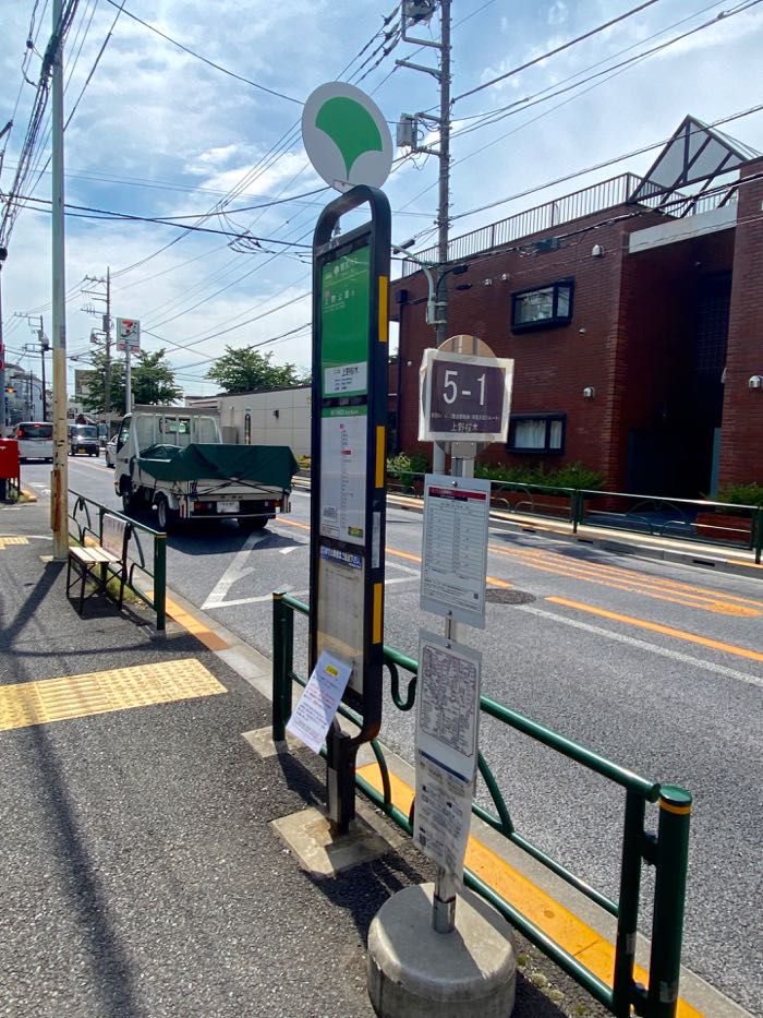 徒歩1分のバス停 上野公園と亀戸駅を結ぶ路線です