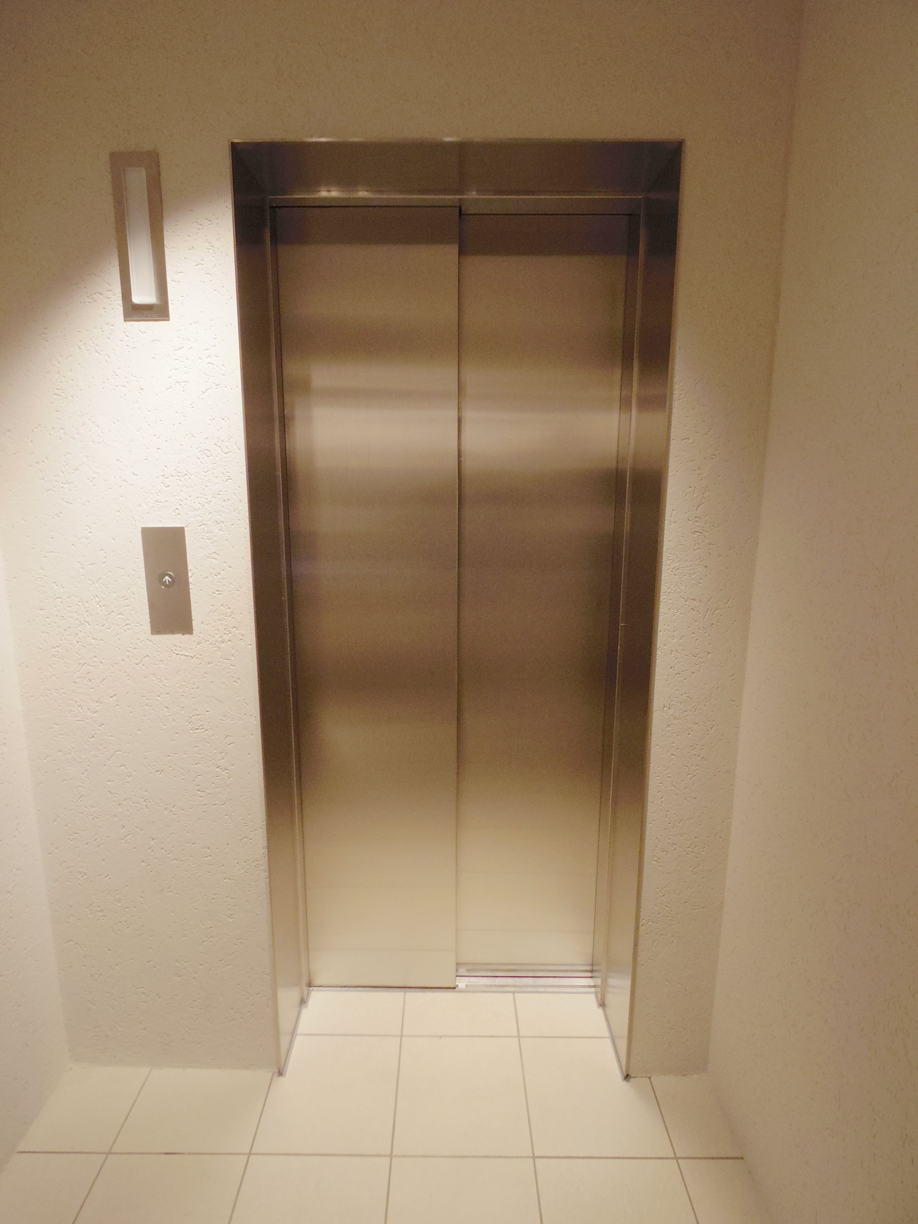 エレベーターでお部屋へ。