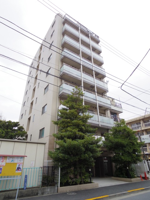 隅田川沿いに佇むRC造9階建。。