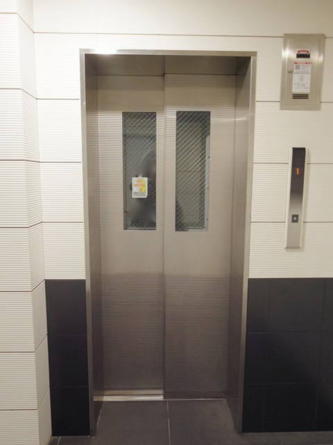 エレベーターで5階まで。