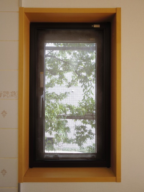 キッチン横にある窓。