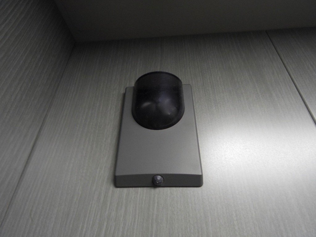 エレベーター内にもカメラがあります。