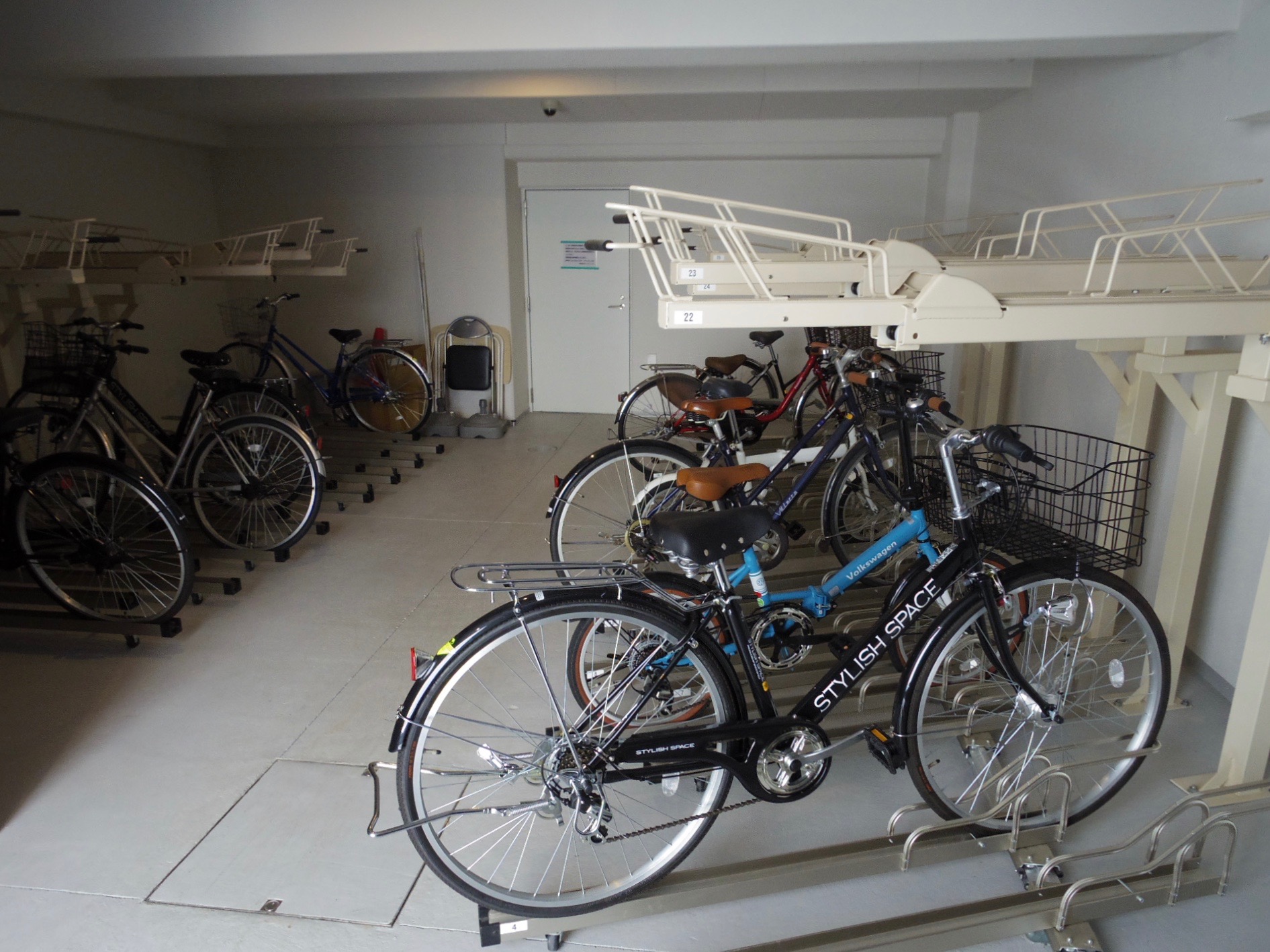 屋内駐輪場。大切な自転車ですから。