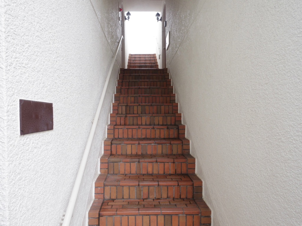 階段レンガ敷き