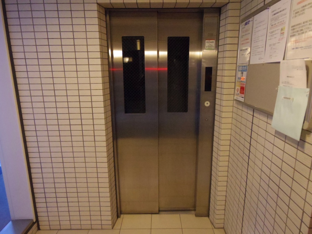 エレベーターで3階へGO。