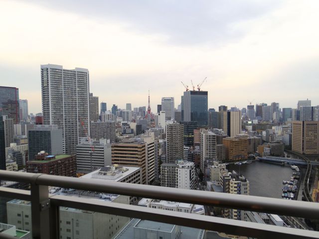 六本木方面、中央には東京タワー