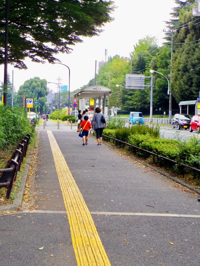 目の前のバス停から渋谷、恵比寿、自由が丘へアクセス可能