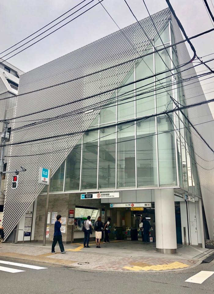 中野新橋駅までは歩いて4分