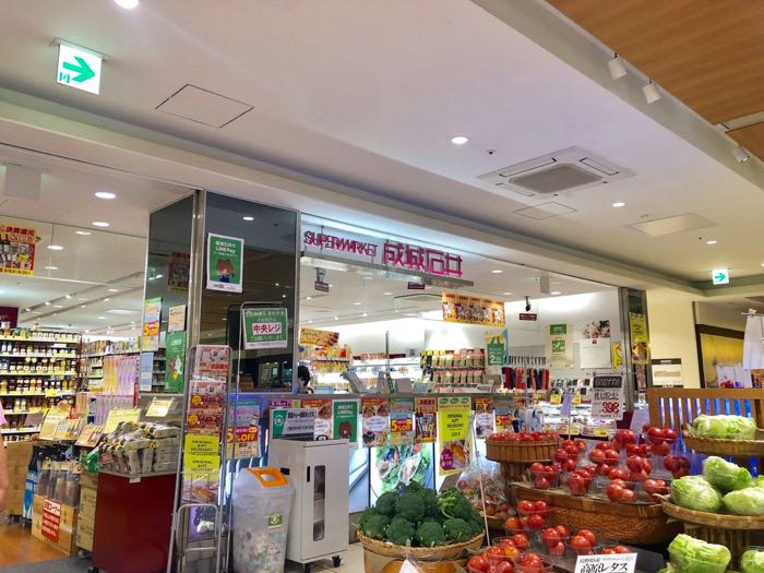 駅ビル「シァルプラット東神奈川」にはお惣菜コーナーやスーパーも