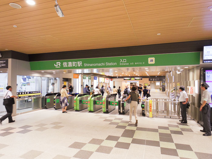 最寄りのJR信濃町駅