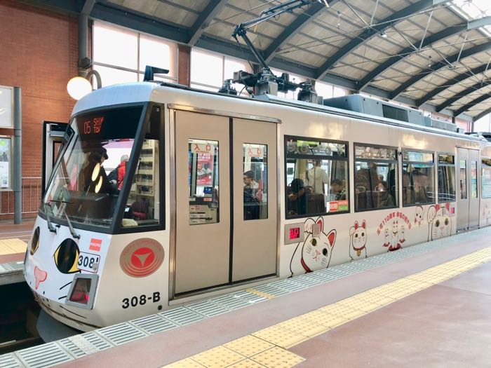 東急世田谷線の幸福の招き猫電車
