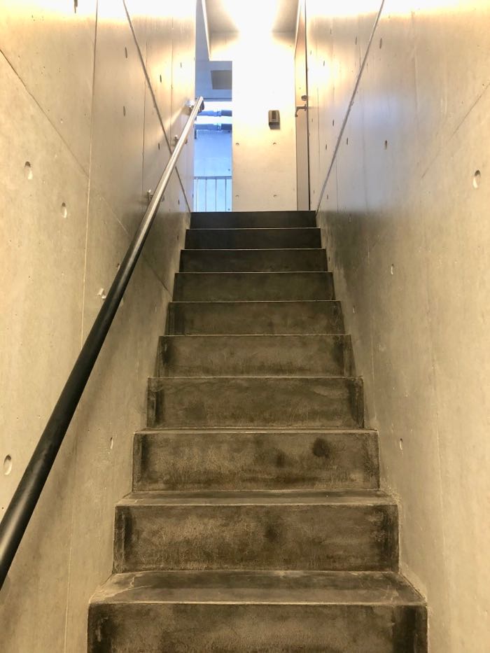 階段　エレベーターはありません